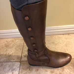 Born tall brown leather boots size 8 like new!